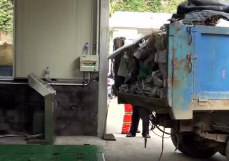 斜壓分體式垃圾壓縮設(shè)備（勾臂式）